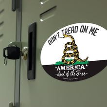 Afbeelding in Gallery-weergave laden, Lucky Shot USA - Oval Magnet - Don&#39;t Tread on Me

