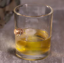 Laden Sie das Bild in den Galerie-Viewer, Lucky Shot™ - Bullet Whisky Glass .45

