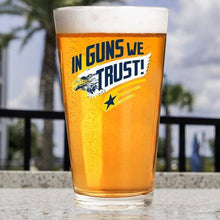 Afbeelding in Gallery-weergave laden, Lucky Shot USA - Pint Glass - In Guns We Trust
