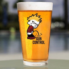 Afbeelding in Gallery-weergave laden, Lucky Shot USA - Pint Glass - P on Gun Control
