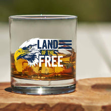 Laden Sie das Bild in den Galerie-Viewer, Lucky Shot USA - Whisky Glass - Land of the Free Eagle
