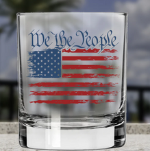 Afbeelding in Gallery-weergave laden, Lucky Shot™ - Americana Whisky Glass - We the people flag

